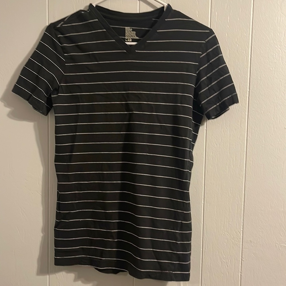 Men’s H&M XS striped short sleeve V-neck Tee